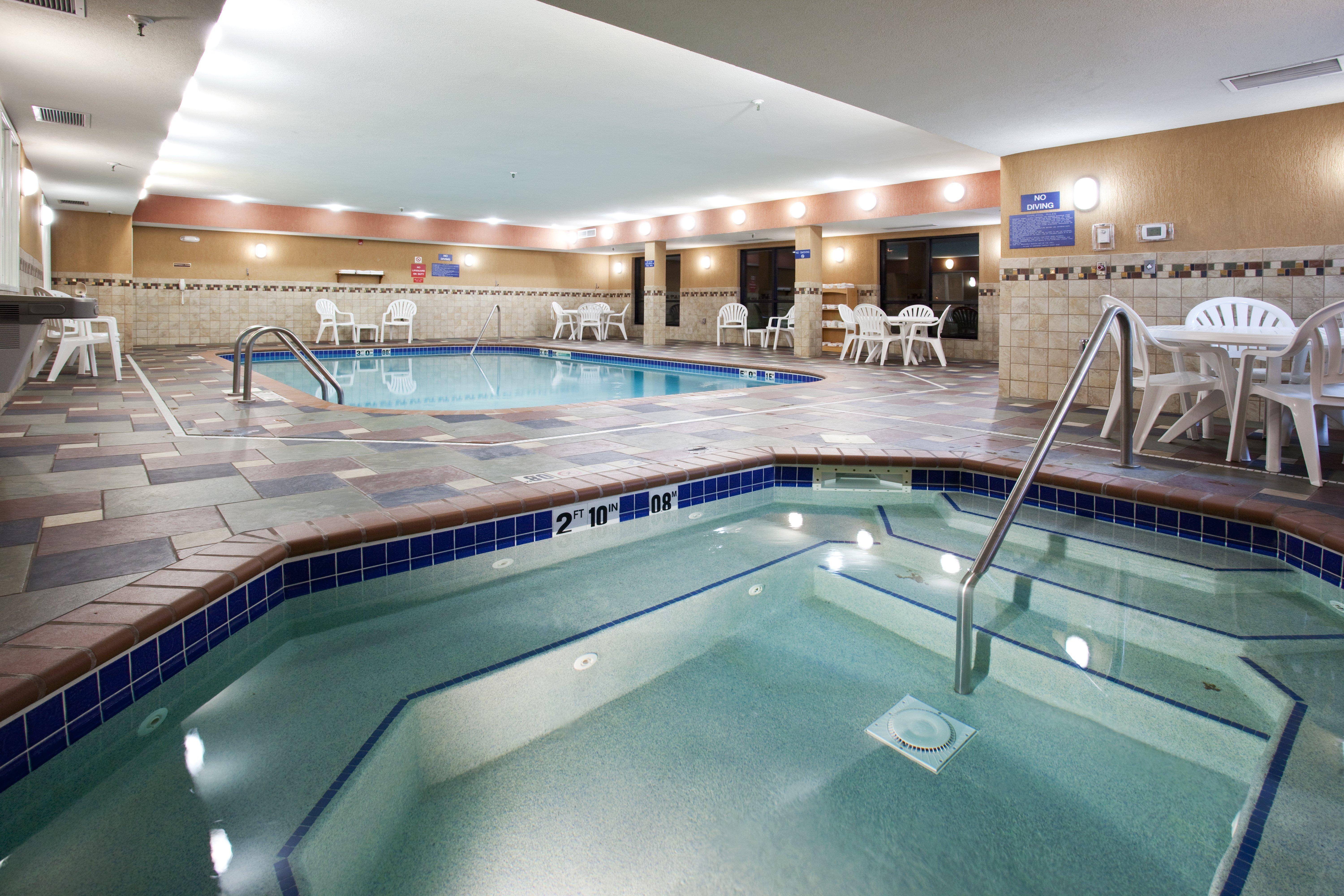 Holiday Inn Express Hotel & Suites Fort Collins By Ihg Exterior foto