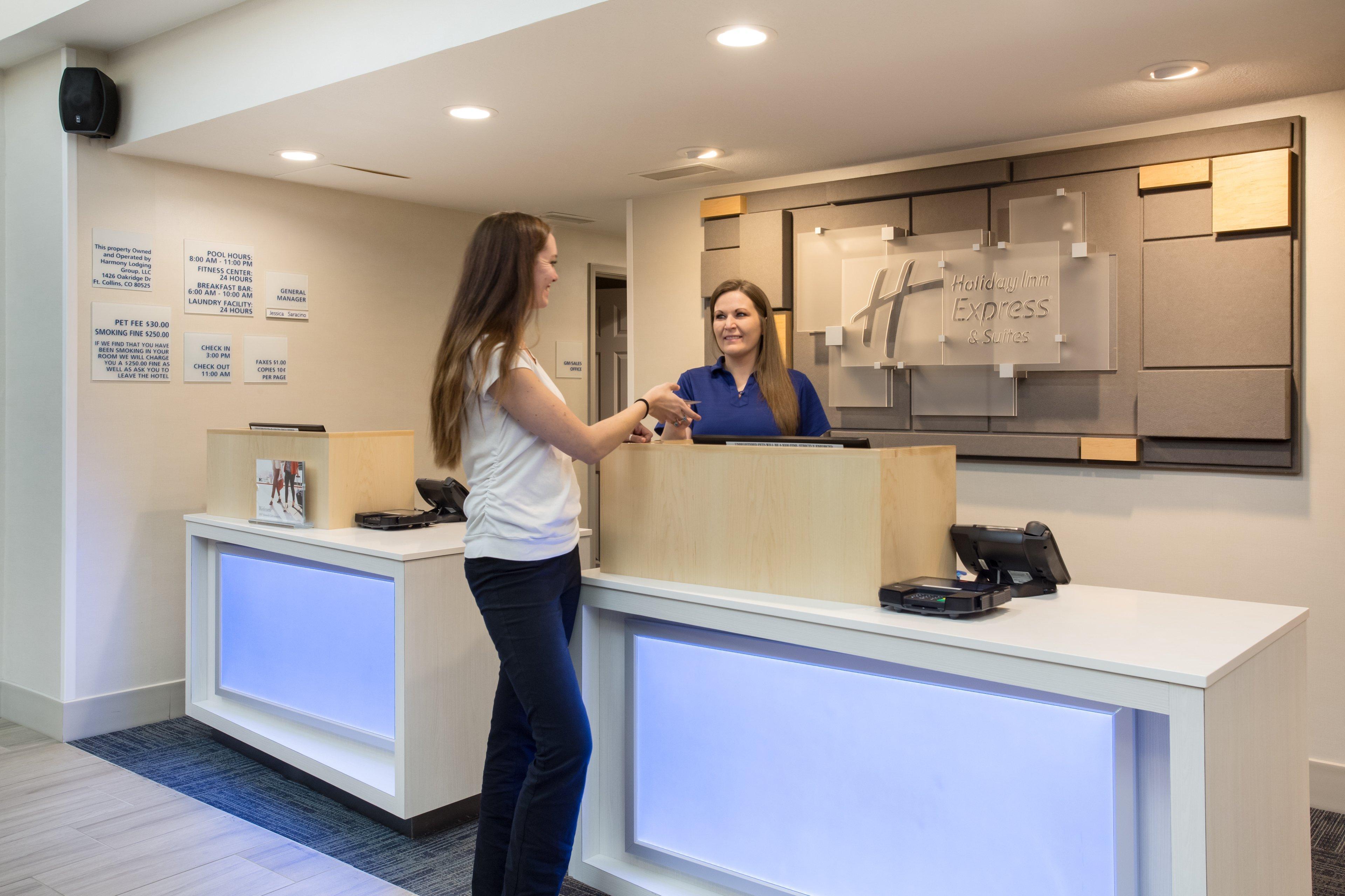Holiday Inn Express Hotel & Suites Fort Collins By Ihg Exterior foto