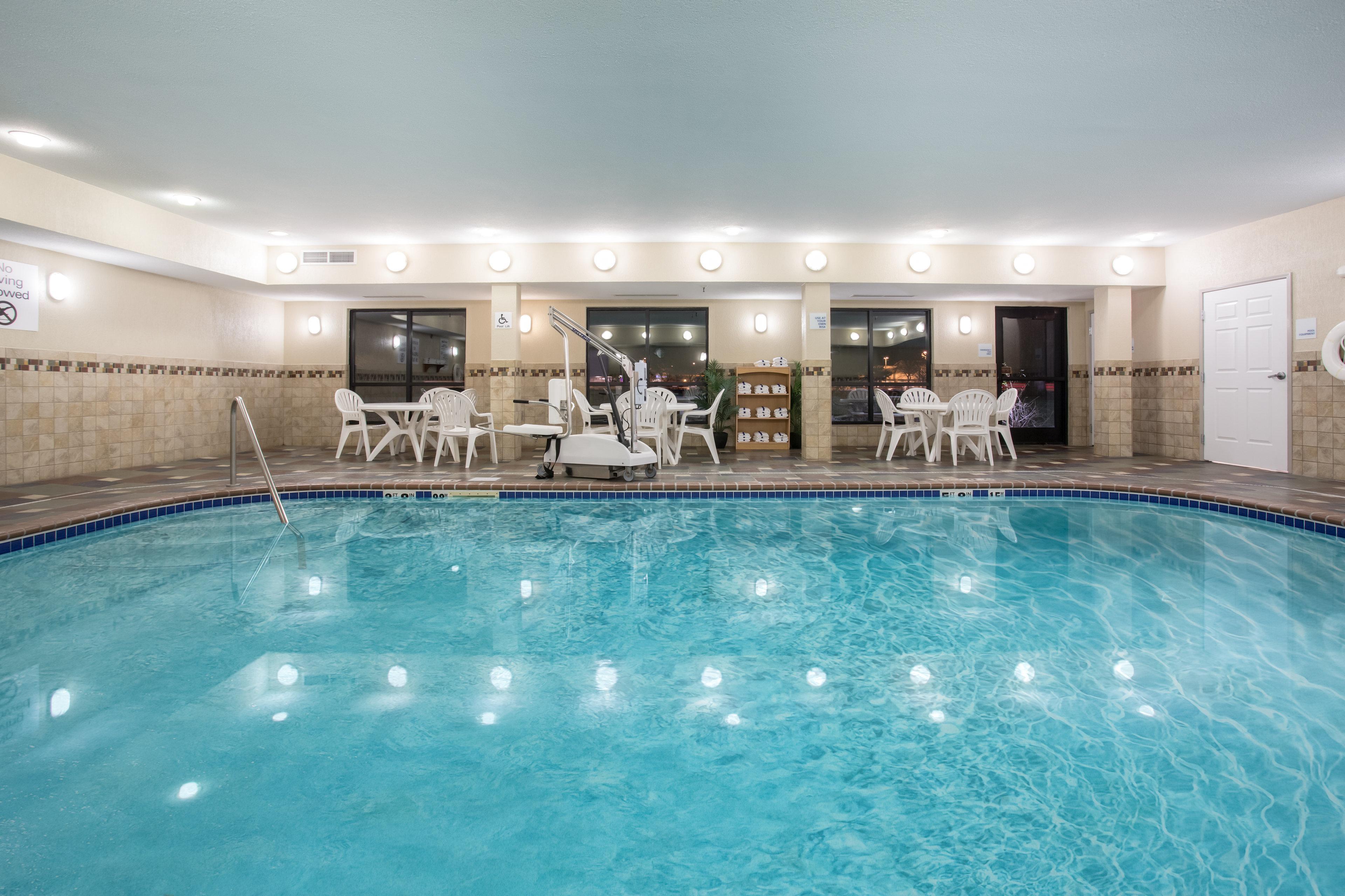 Holiday Inn Express Hotel & Suites Fort Collins By Ihg Exterior foto